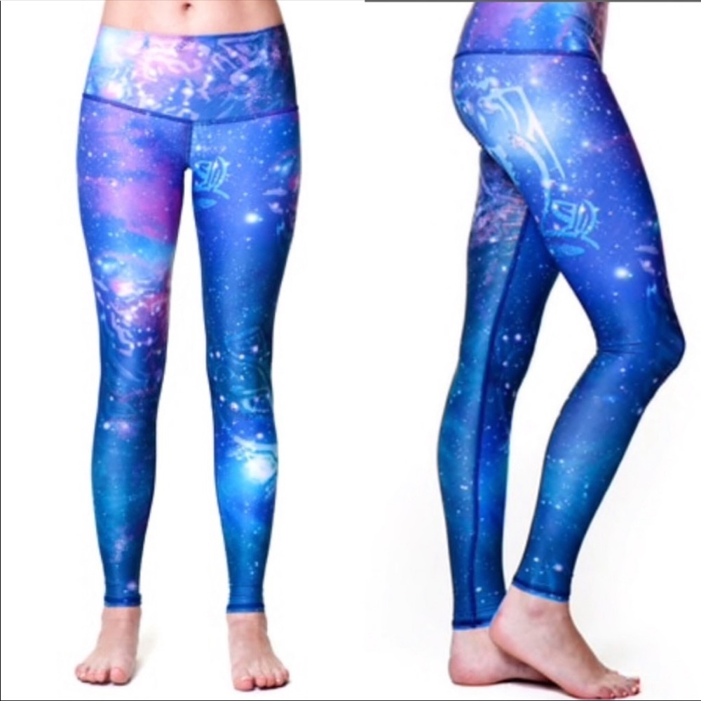 NWOT Teeki love the universe XS